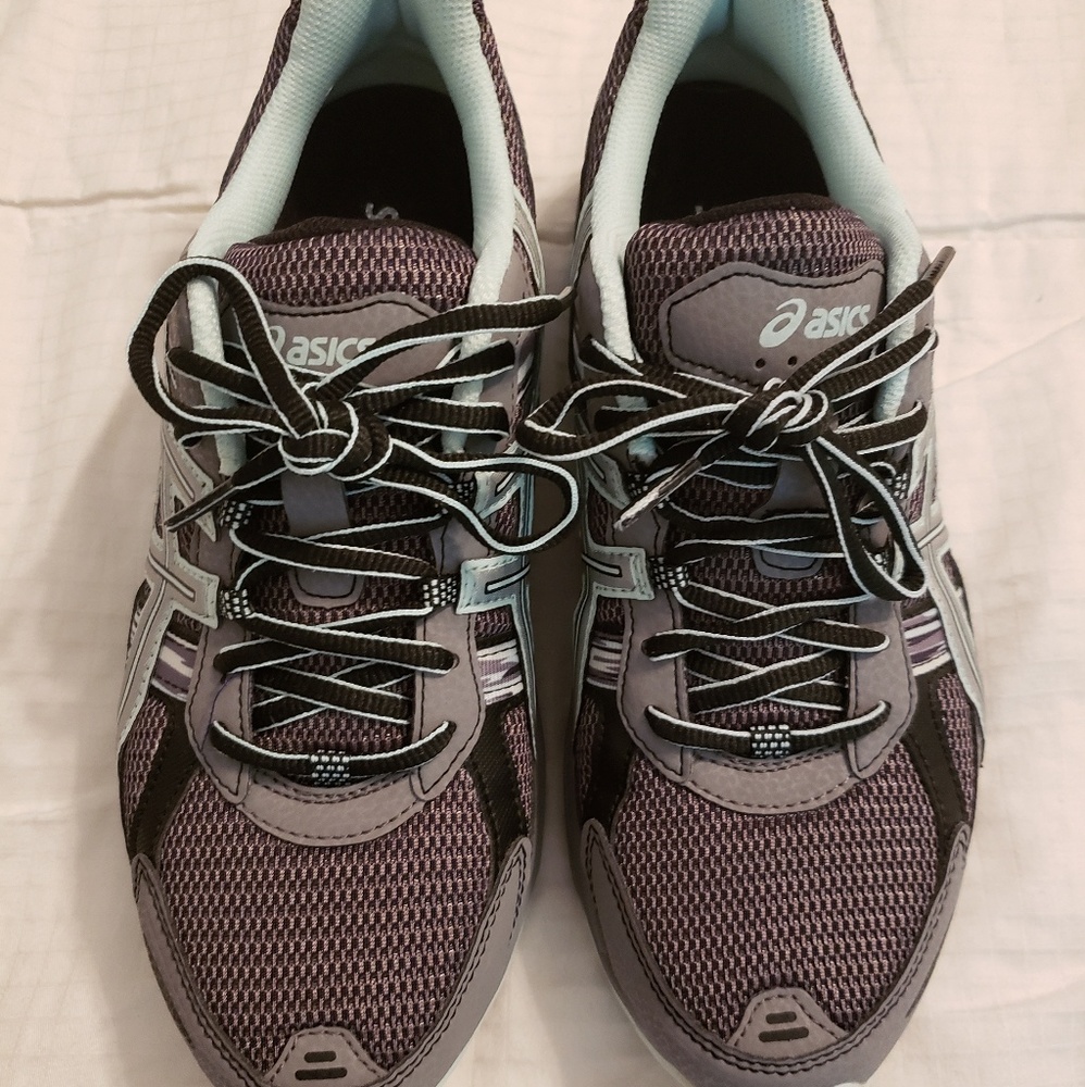Ascis gym shoes